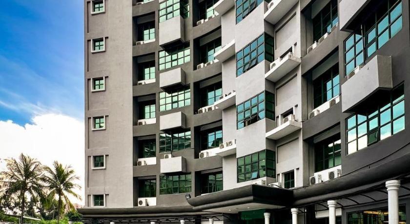 Stallions Suites Penang Jelutong Exterior foto