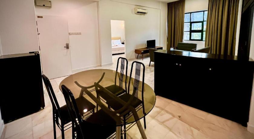 Stallions Suites Penang Jelutong Exterior foto